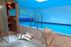 Pool - AlpenLodge Chiemsee with four separate bedrooms (Grabenstätt)