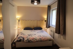 2 chambres, fer et planche à repasser, accès Internet, draps fournis