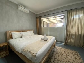 Vila, vista para a piscina | Ferros/tábuas de passar roupa, Wi-Fi de cortesia