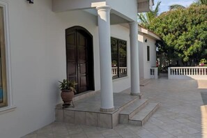 Exterior detail - Sunrise & Sunset Kitchenette Villas – Chic Coastal Hideaway Surrounded by Nature (Prampram)