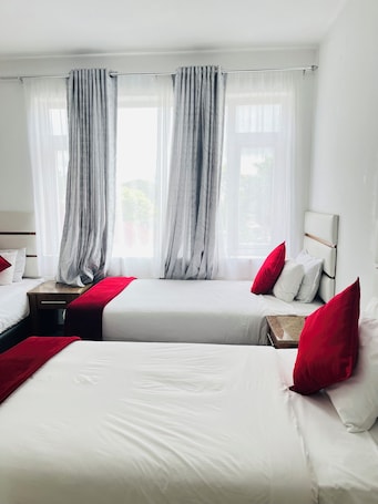 Family Apartment, Garden View. Frere Hill Guesthouse
