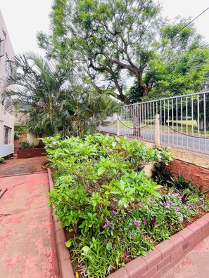 Familienapartment, Gartenblick | Unterkunftsgelände