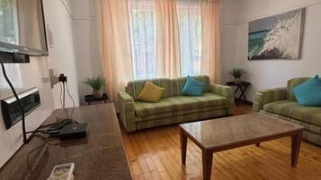 Superior Apartment, Garden View | Living area