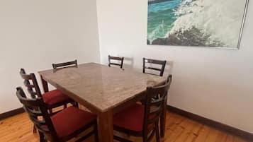 Appartement Supérieur, vue jardin | Restauration