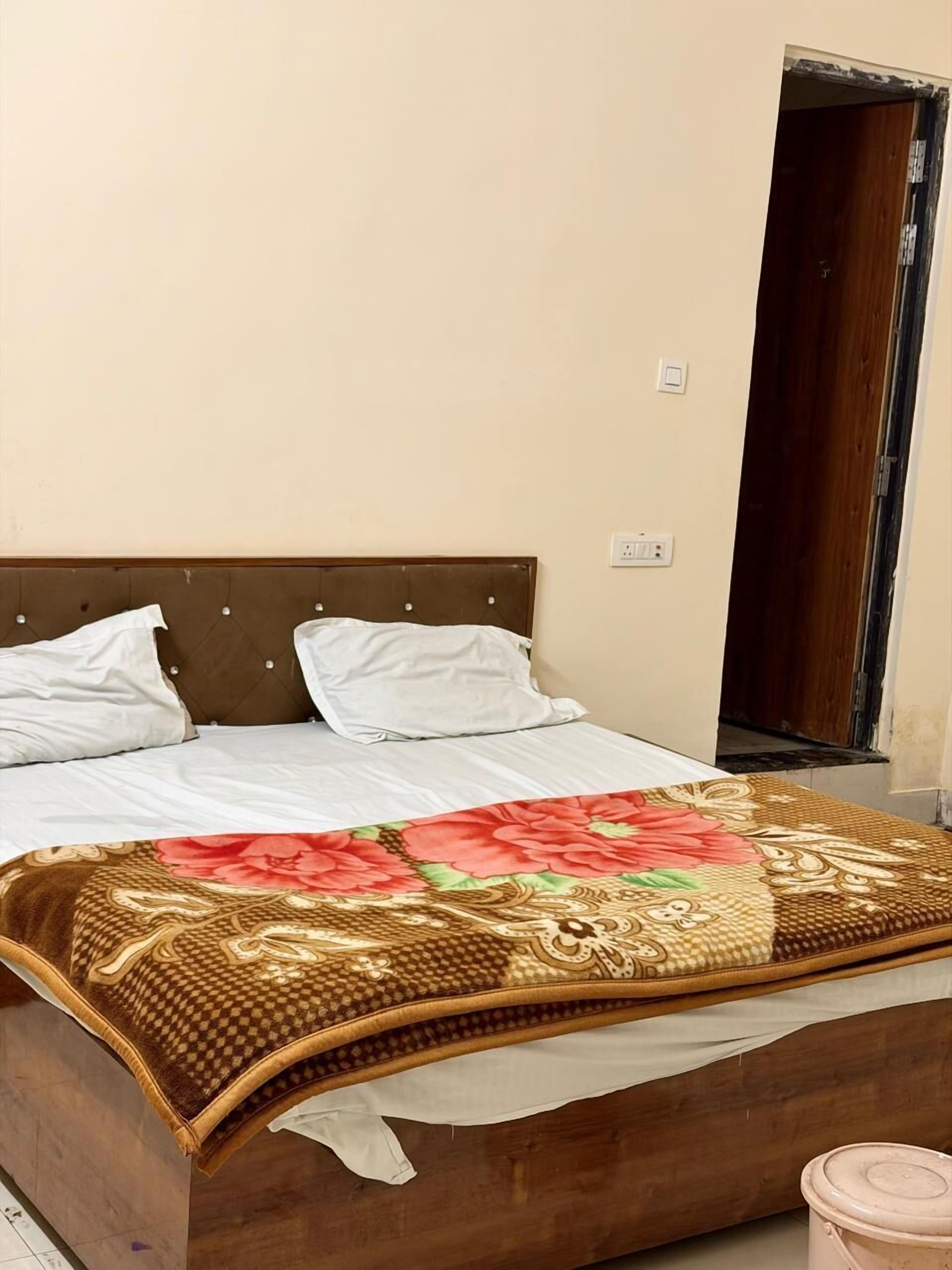 أسرّة قابلة للطي وواي فاي مجانًا وملاءات أسرّة