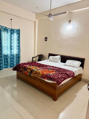 Deluxe Room | Rollaway beds, free WiFi, bed sheets - Hotel The Baithak (Etawah)