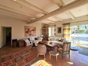 Villa | Dining - Villa Near Avignon With Separate Suites (Robion)