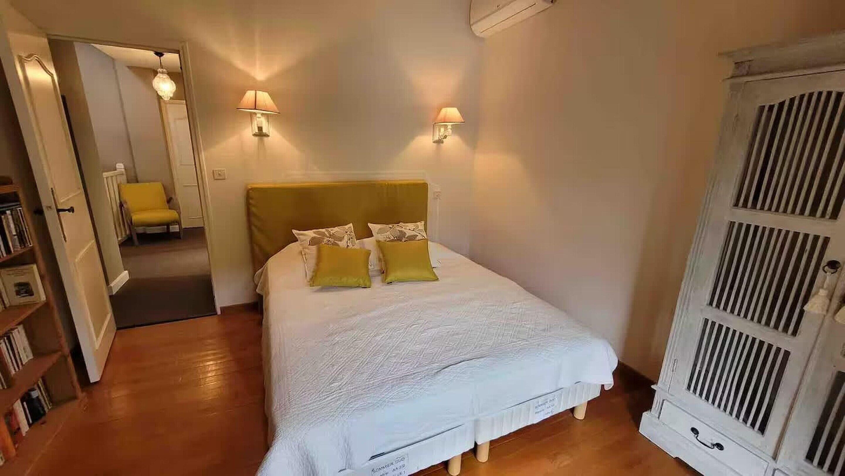 Villa | 5 bedrooms, laptop workspace, iron/ironing board, bed sheets