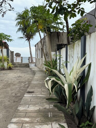 Beautiful 2-bedroom apartment with AC, beach front and huge parking lot