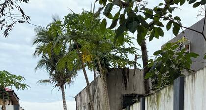 Beautiful 2-bedroom apartment with AC, beach front and huge parking lot