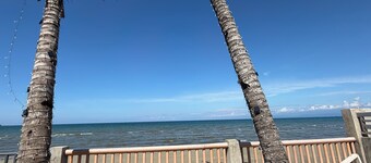 Beautiful 2-bedroom apartment with AC, beach front and huge parking lot