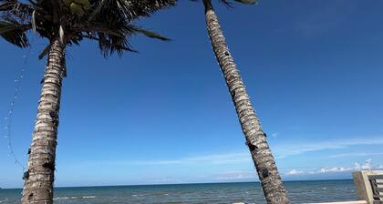Beautiful 2-bedroom apartment with AC, beach front and huge parking lot