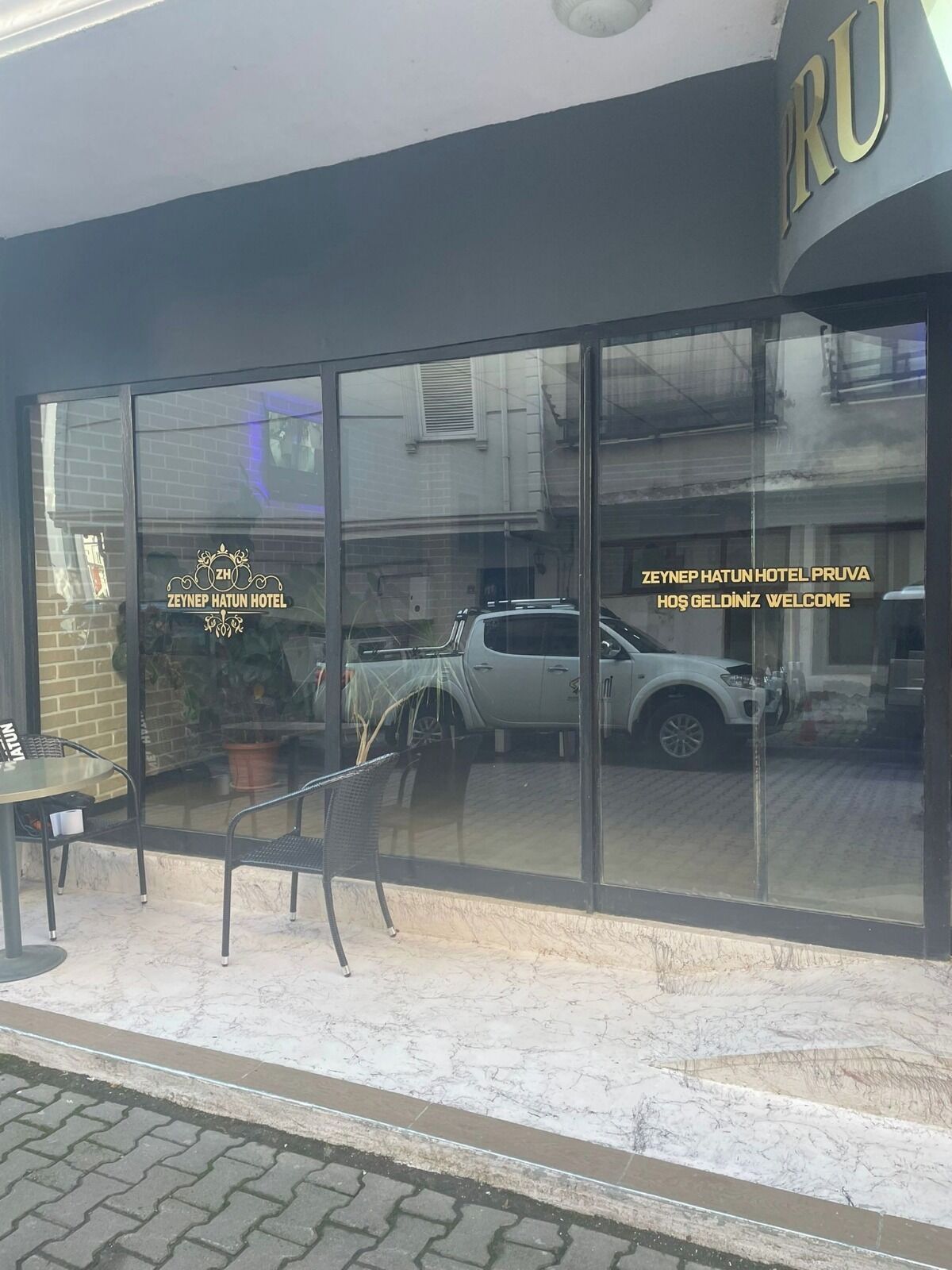 تفاصيل الفندق من الخارج