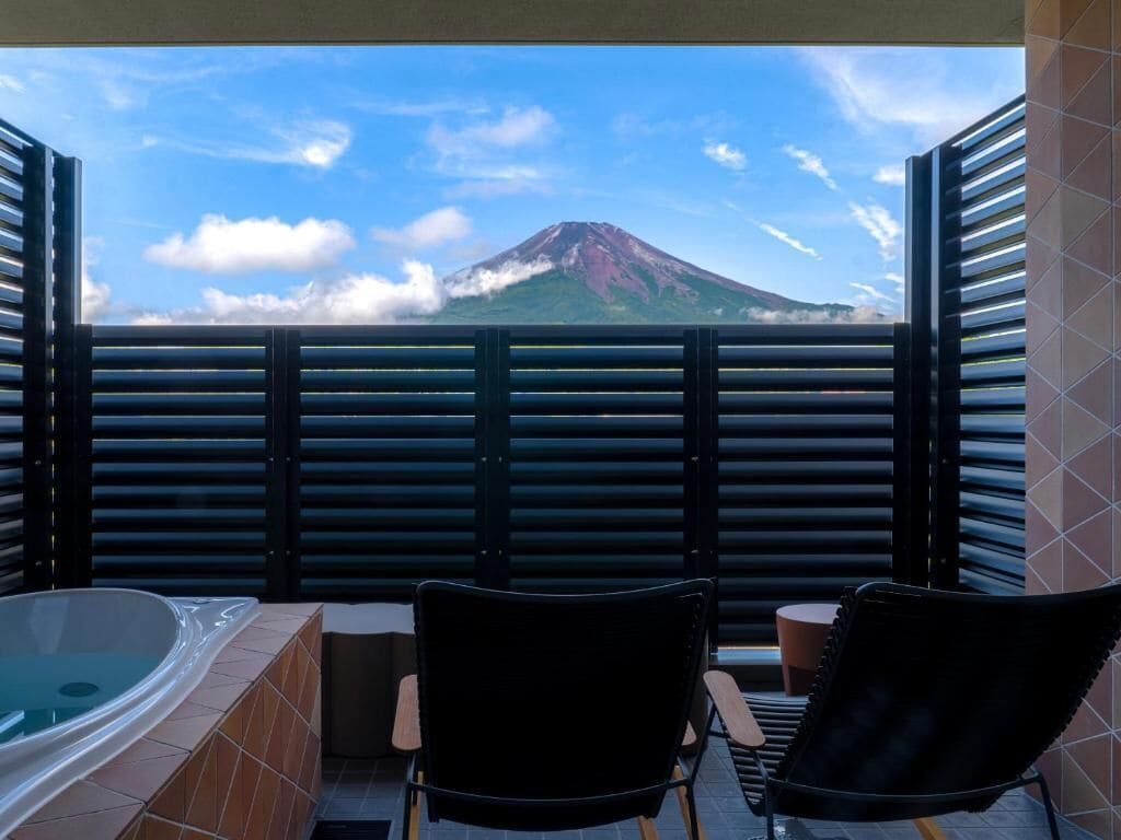 ラグジュアリー スイート バルコニー マウンテンビュー | 屋外スパ浴槽