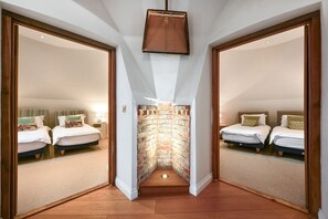 5 slaapkamers, een strijkplank/strijkijzer, wifi, beddengoed