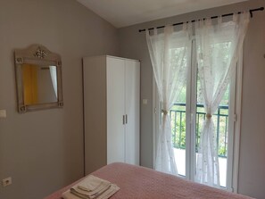 1 bedroom, Internet, bed sheets - Blue & Green apts - Dassia, Corfu  3 (Corfu)