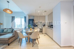 Apartment, Balcony | Interior - Bloomfields Unique 1BR Water's Edge2  (Abu Dhabi)