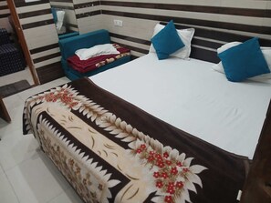 Family Room | Desk, free WiFi - New Gayatri Palace Vrindavan (Vrindavan)