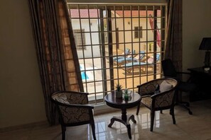 Interior - Sunrise/Sunset + Ocean Villa -Upscale Tropical Retreat 500 Yards from the Ocean (Prampram)