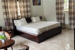 2 bedrooms, WiFi - Sunrise/Sunset + Ocean Villa -Upscale Tropical Retreat 500 Yards from the Ocean (Prampram)