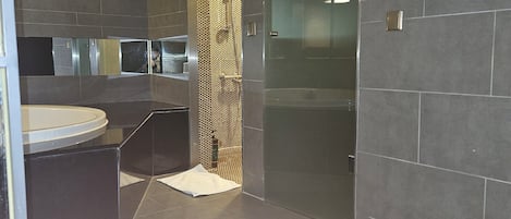 Deluxe Double Room | Bathroom