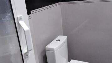 Articles de tocador gratuïts, assecador de cabells, tovalloles i sabó