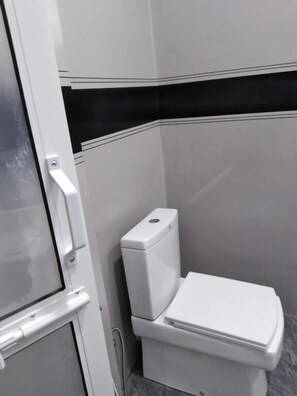 Kostenlose Toilettenartikel, Haartrockner, Handtücher, Seife