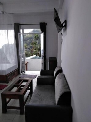 Interior - Elite Ella (Ella)