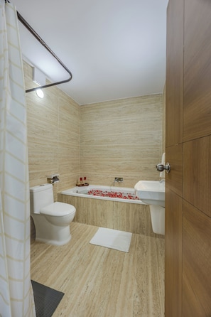 Standard Villa | Bathroom - Alaya Stays Midpoint UMA 7 BHK Villa (Chicalim)