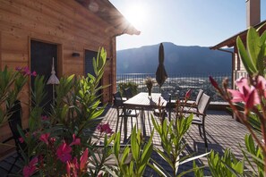 Outdoor dining - Apartment 'Greiterhof Hippolyt' with Mountain View and Wi-Fi (Lana)
