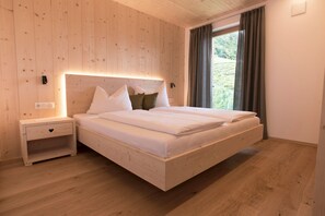 2 bedrooms, WiFi, bed sheets - Apartment 'Greiterhof Hippolyt' with Mountain View and Wi-Fi (Lana)