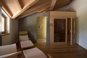 Sauna - Apartment 'Greiterhof Historika' with Mountain View and Wi-Fi (Lana)