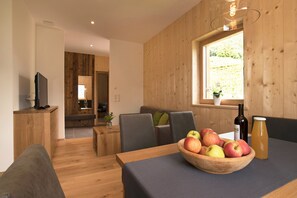 Dining - Apartment 'Greiterhof Weingarten' with Mountain View and Wi-Fi (Lana)