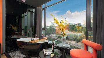 Superior Double Room, Partial Lake View | Bathroom | Free toiletries, hair dryer, slippers, towels