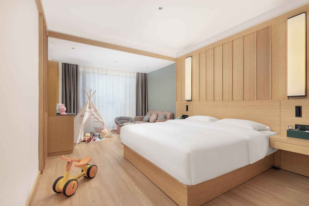 Phòng 2 giường đơn dành cho gia đình, quang cảnh thành phố | Màn/rèm cản sáng, phòng cách âm, bàn ủi/dụng cụ ủi quần áo 