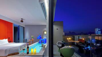 Luxury Studio Suite | Blackout drapes, iron/ironing board, free WiFi