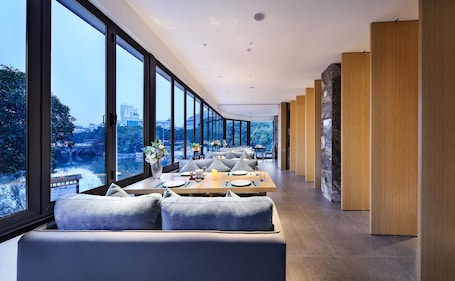 Restaurantes. Global Village Riverside Hotel