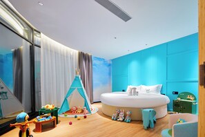 奢华开间套房 | 遮光窗帘、熨斗/熨板、免费 WiFi