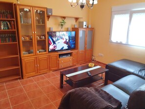 Living area - Casa César 1 km from the famous Playa de las Catedrales in Lugo. (San Miguel de Reinante. Barreiros)