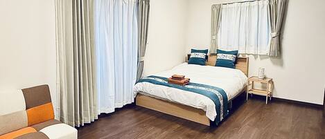 雙人或雙床房 | 羽絨被、免費 Wi-Fi、床單