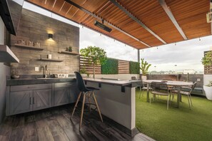 Outdoor dining - Luxury 8BR Penthouse + Multiple Private Rooftops + Roma Norte (Ciudad de México)
