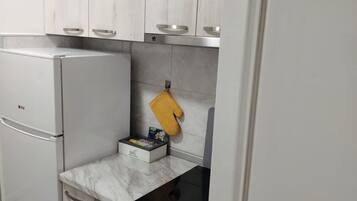 Kylskåp, ugn, spishäll och diskmaskin