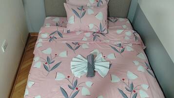 1 bedroom, iron/ironing board, internet, bed sheets