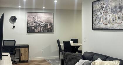 Modern Calgary Stay , Free Parking, Fast Wi-Fi