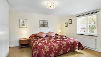 Bügeleisen/Bügelbrett, Internetzugang, Bettwäsche