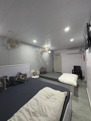 Kolmen hengen deluxe-huone | Ilmainen Wi-Fi