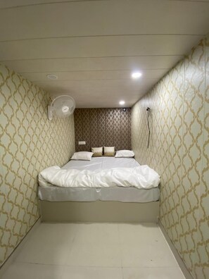 Free WiFi - Meenakshi Guest House (Varanasi)