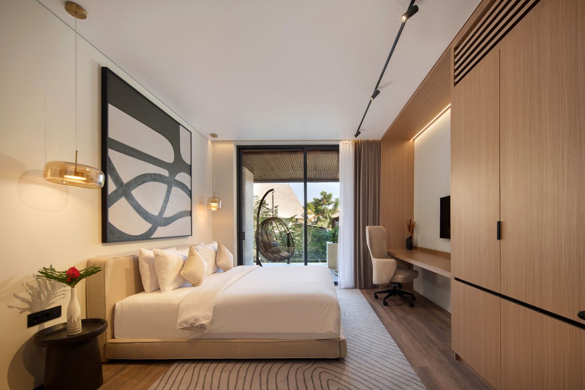 In-room safe, desk, laptop workspace, WiFi (free)