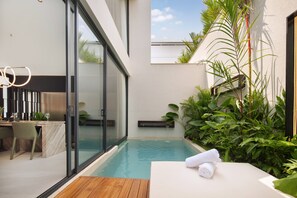 Kolam renang pribadi