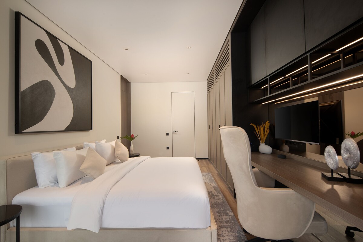 In-room safe, desk, laptop workspace, WiFi (free)